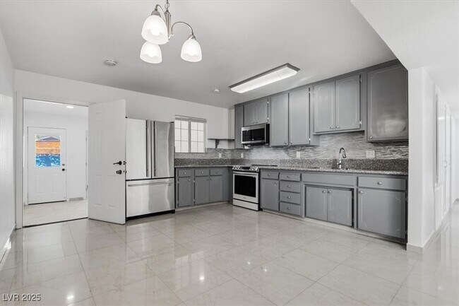 Building Photo - 3760 Briarwood Ave