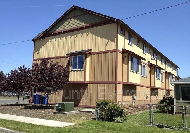 Building Photo - 3110 S 43rd St