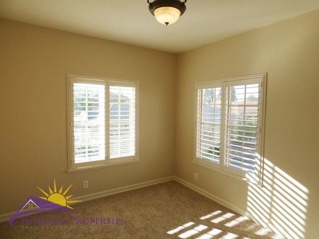 Building Photo - Modern Three-story 5 Bed 3.5 Bath 2,601 sqft Fair Oaks Home