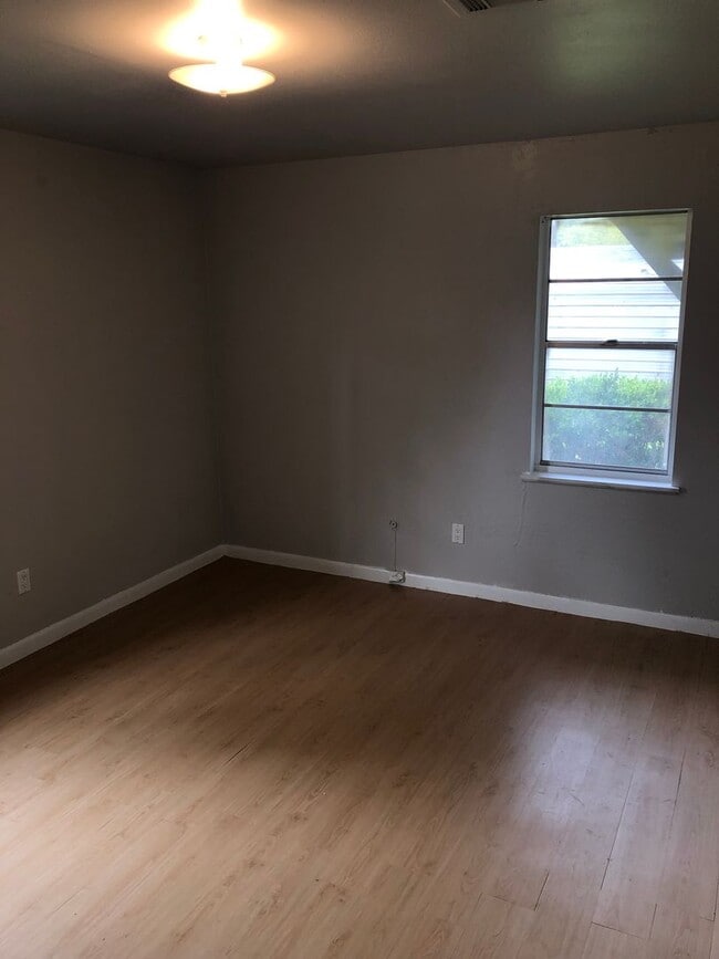 Building Photo - Southern Hills!