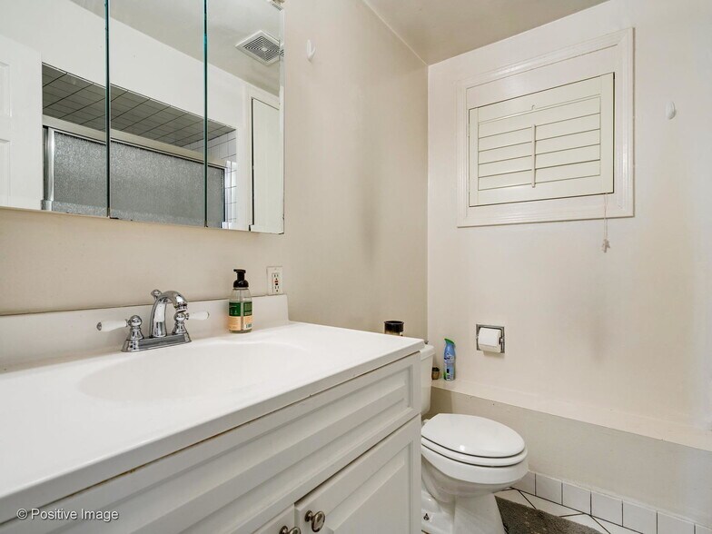 Building Photo - 1950 N Hudson Ave