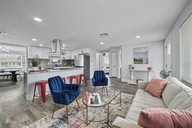 Building Photo - 13704 Veronica Dr