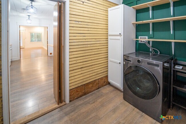 Building Photo - 1006 W North St