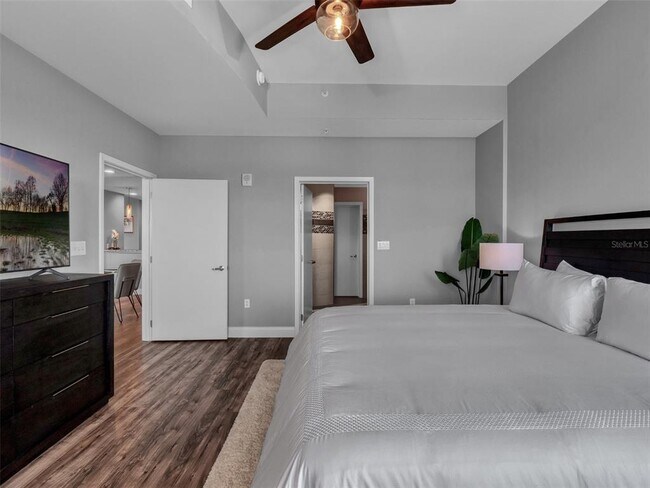 Building Photo - 525 E Jackson St