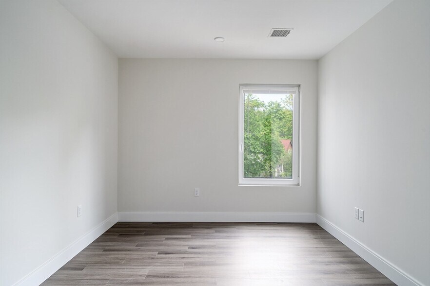 Building Photo - 319 Belgrade Ave