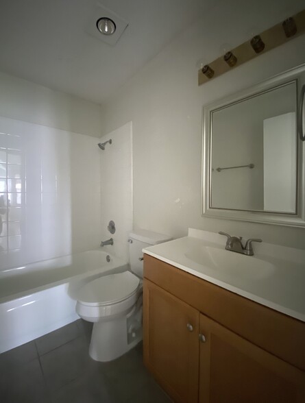 Building Photo - 2707 Starling Dr