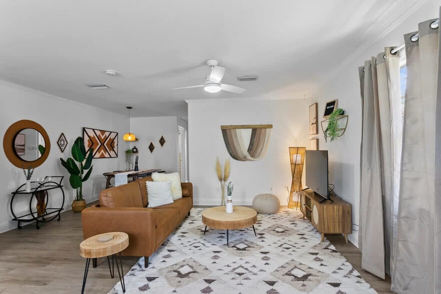 Primary Photo - 2401 Gordon St