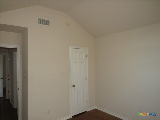 Building Photo - 4201 Cambridge Dr
