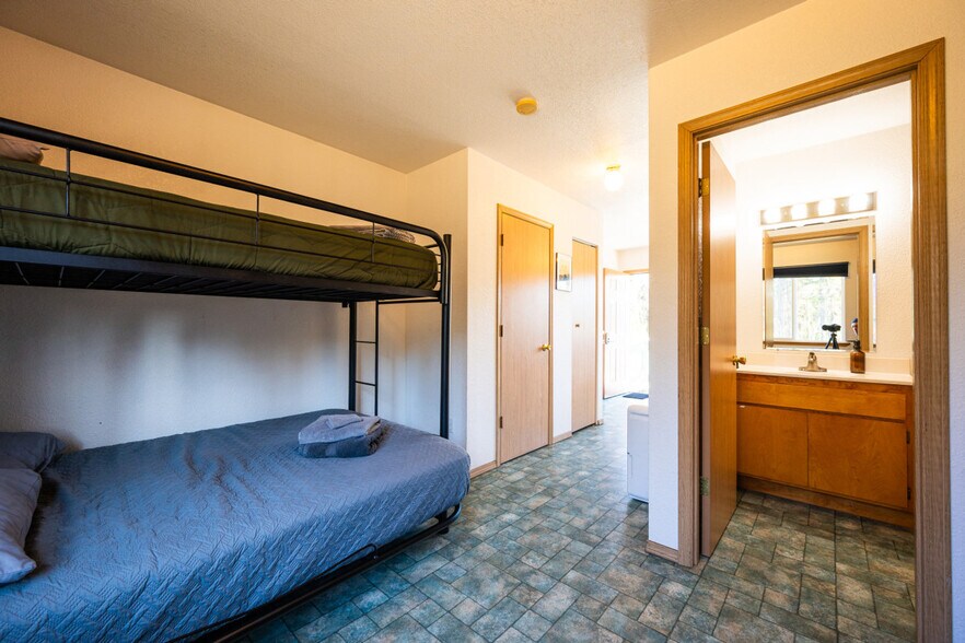 Building Photo - 46435 Maudi Dr