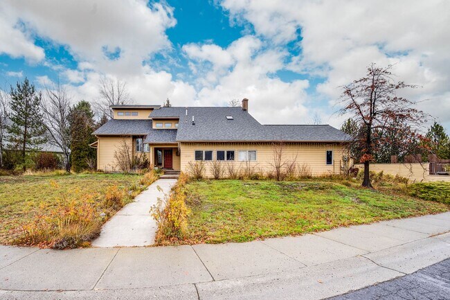 Building Photo - Spacious Luxury Living with Dual Master Suites & Private Outdoor Retreat