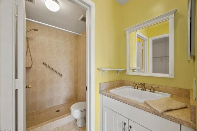 Building Photo - Charming 2 Bed 2 Bath Condo in Naples COMING SOON