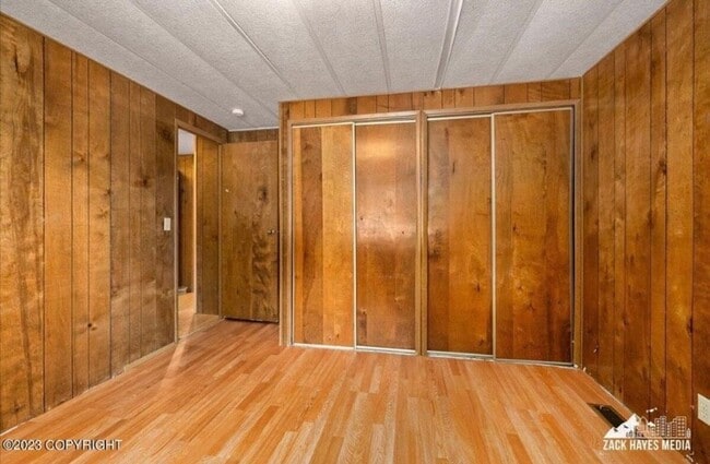 Building Photo - Rare Find! Spacious East Anchorage Home wi...