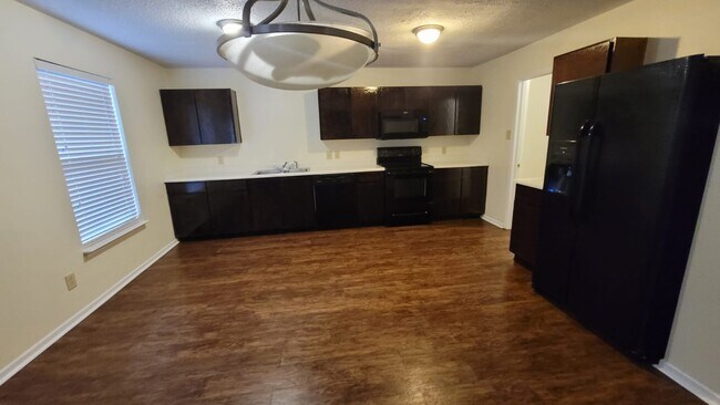 Kitchen and Dinning space - 10367 Waverly Dr