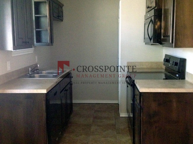 Building Photo - AVAILABLE: 2 Bedroom, 2 Bathroom Duplex in Lindale!