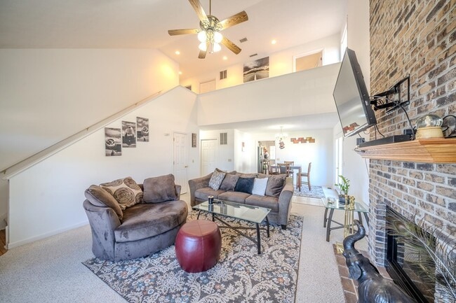 Building Photo - 474 Diana Ct