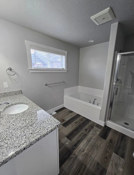 Building Photo - 2048 N 350 E