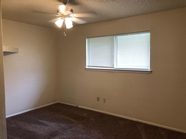 Building Photo - 11510 Walnut Ridge Dr