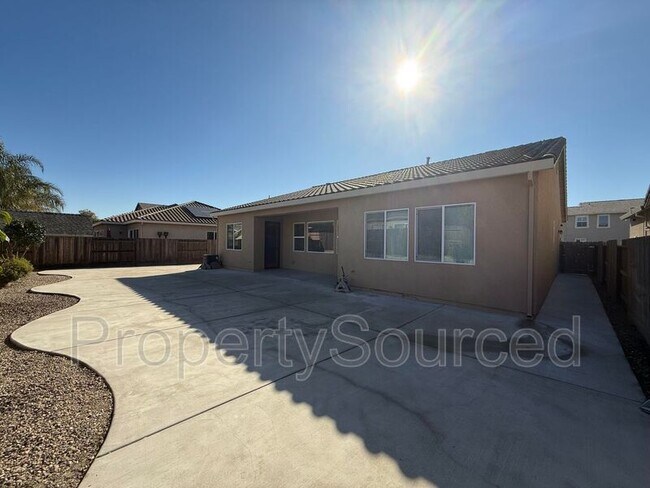 Building Photo - 1073 Kumara St