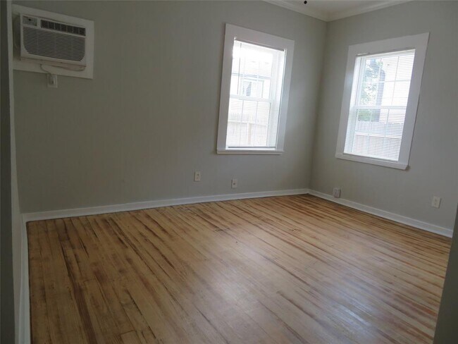 Building Photo - 701 Dumble St