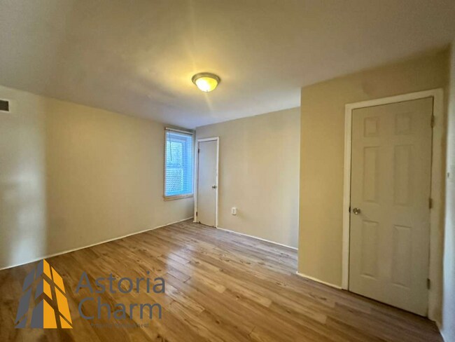 Building Photo - 910 Edmondson Ave