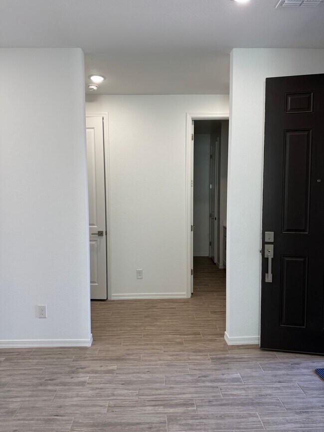 Building Photo - 3 bed 2.5 bath brand new home