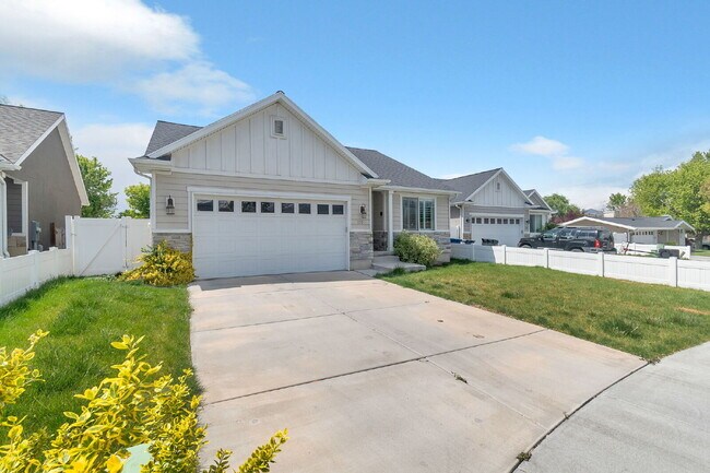 Building Photo - Available Now | American Fork, UT | 5 Bed | 3 Full Bath | Single-Family Home