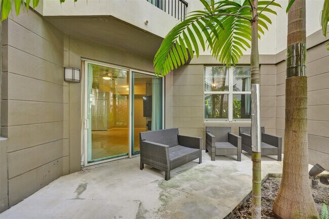 Building Photo - 2421 NE 65th St