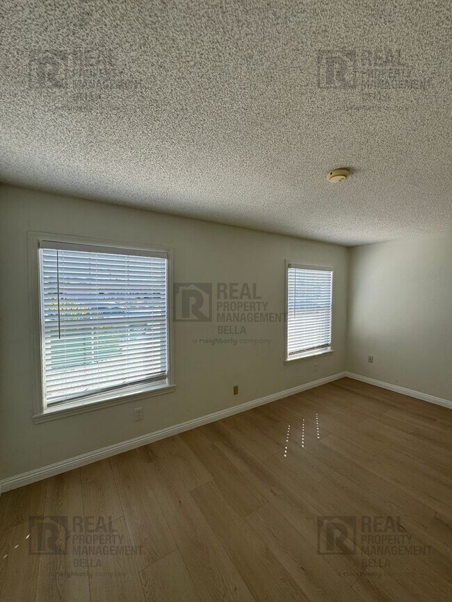 Building Photo - 55+ Community Gem: Open Floor Plan, Large Backyard & Clubhouse Amenities