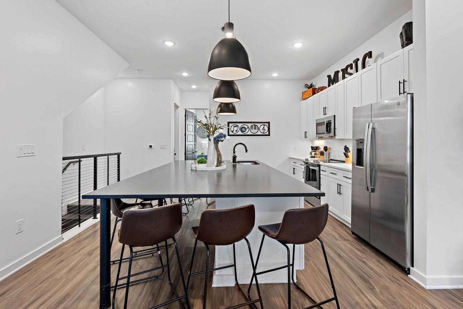 Building Photo - 738 Douglas Ave