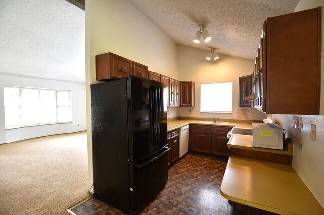 Building Photo - Spacious 2BR/2BA with Fenced Yard in Boulder