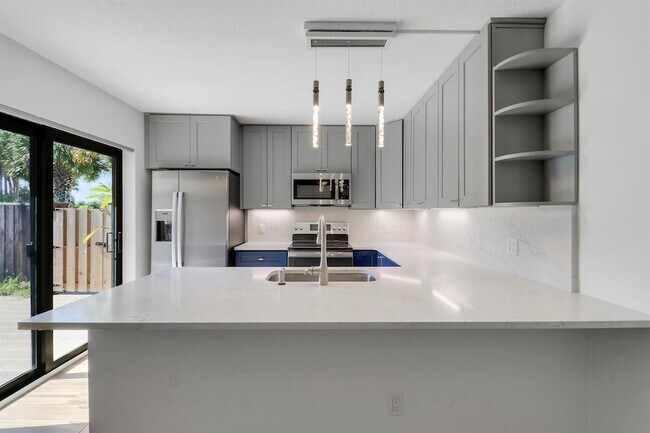 Building Photo - 2324 23rd Ct