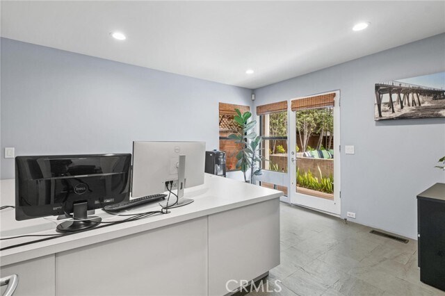Building Photo - 646 6th St