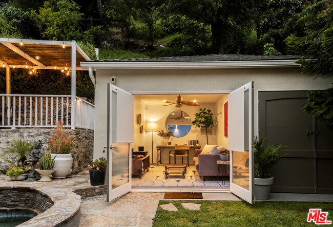 Building Photo - 2518 Canyon Dr