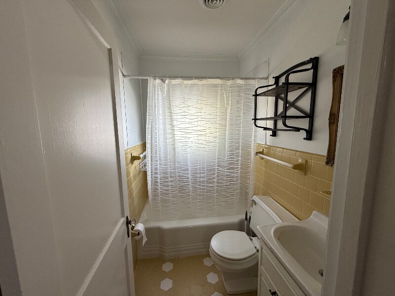 Building Photo - 111 N Charles St