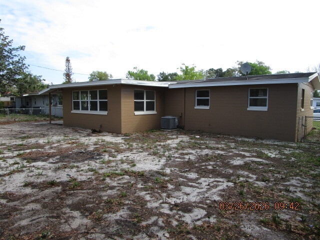 Building Photo - 922 Lewis Dr