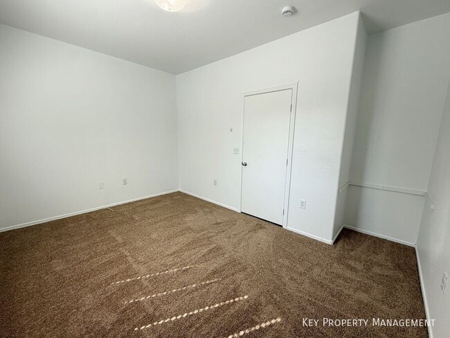 Building Photo - 5975 Barbosa Dr