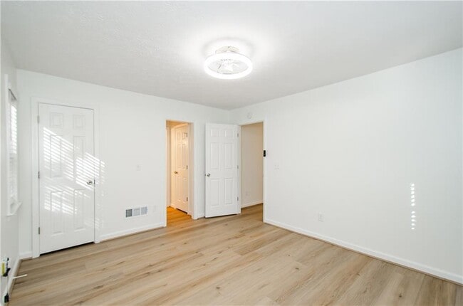 Building Photo - 2470 Cambridge Hills Rd