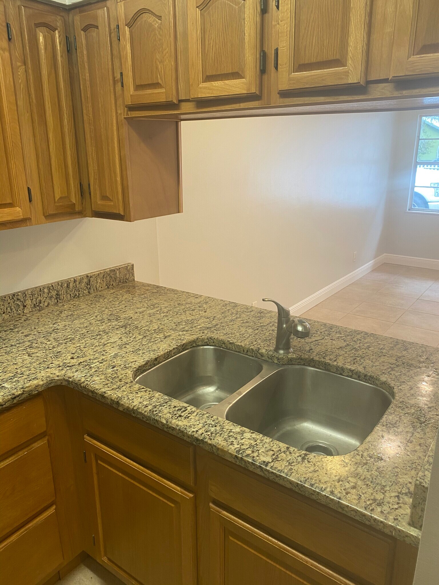Kitchen - 700 Magnolia Ave