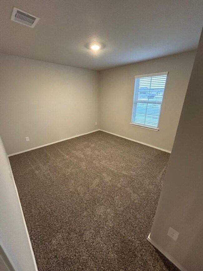 Building Photo - 4 Bedroom House in Rockbridge