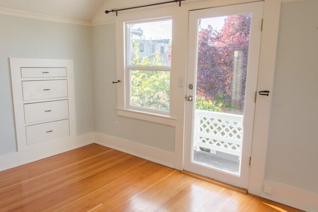Building Photo - 4Bd/2.75Ba Seattle House