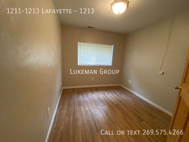 Building Photo - 1213 Lafayette - 3 Bed/1 Bath Unit Near WMU