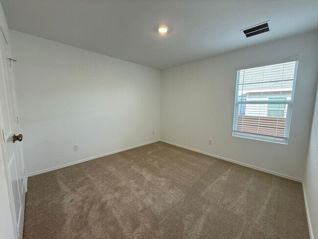 Building Photo - 290 Gresham