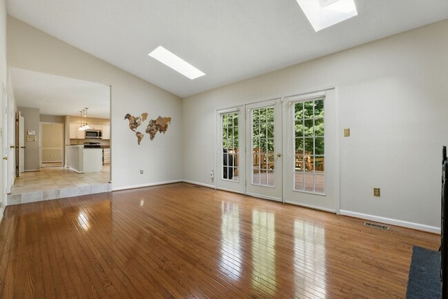 Building Photo - 14720 Peachwood Dr