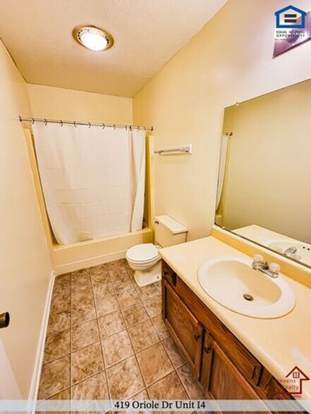 Building Photo - 419 Oriole Dr