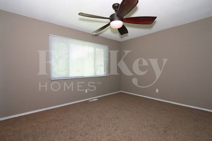 Building Photo - 2335 Bramble Ln