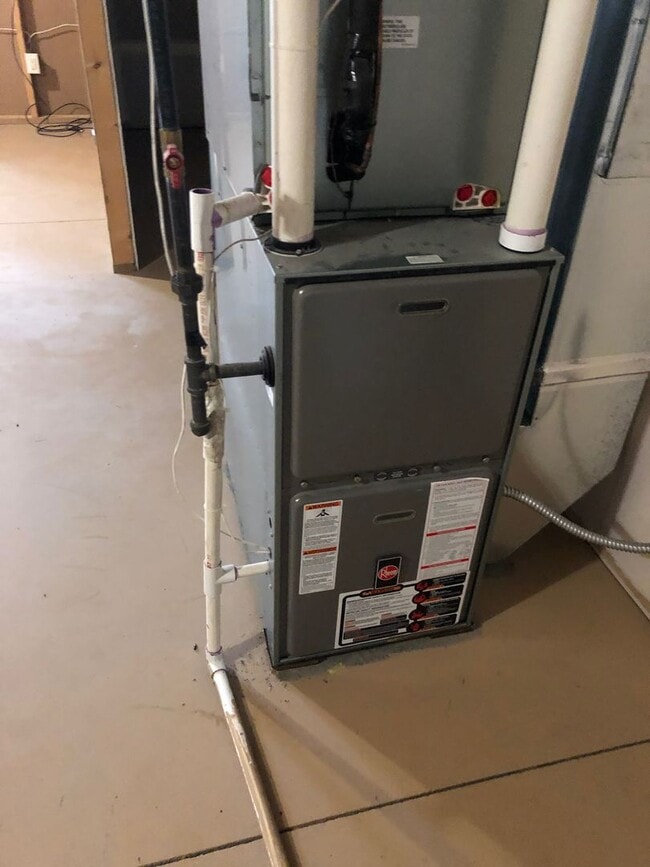 Building Photo - Must See!  2 Bedroom 2.5 Bath Condo