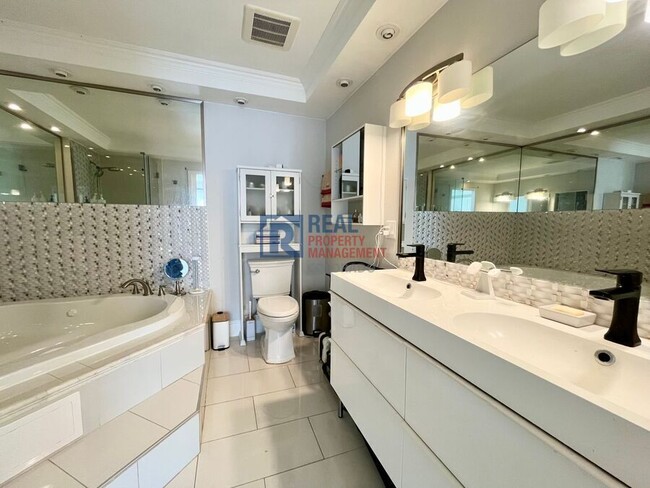 Building Photo - 1529 Sable Blvd