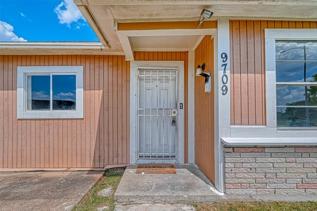 Building Photo - 9709 Fairland Dr