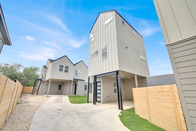 Building Photo - 7208 Providence Ave