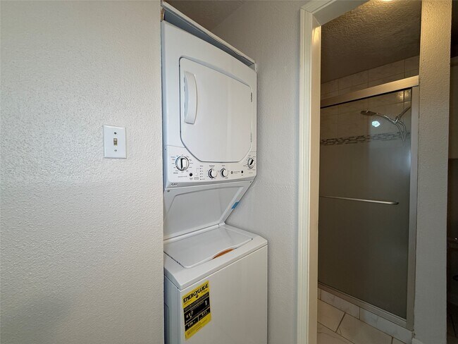 Building Photo - 2125 Augusta Dr